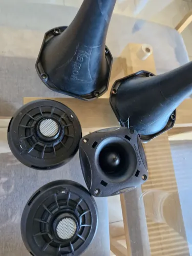 02 Cornetas e 01 Driver super tweeter Selenium