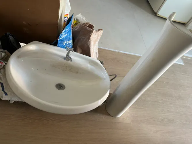 Pía lavatorio de banheiro com coluna