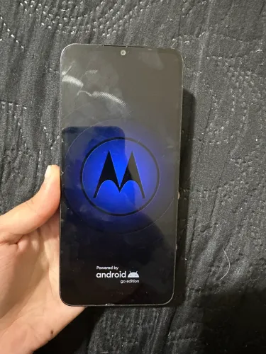 Moto E13 64GB seminovo 