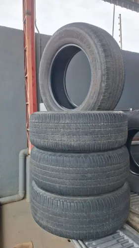 04 Pneus Bridgestone 265/60 R18 H/T em ótimas contrações de uso. Vai um stop de brinde!