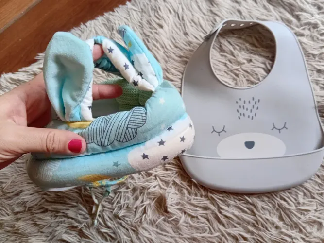 Kit bebê babador silicone buba e protetor de cabeça 