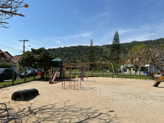 Excelente Casa Geminada em Condomínio Fechado de 4 dorm 1 suite piscina Vargem Grande