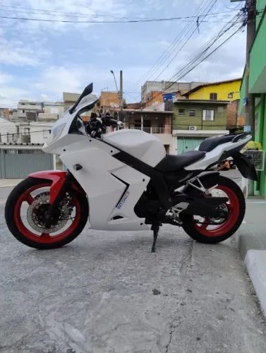 Moto Esportiva Dafra Roadwin 250R ano 2012
