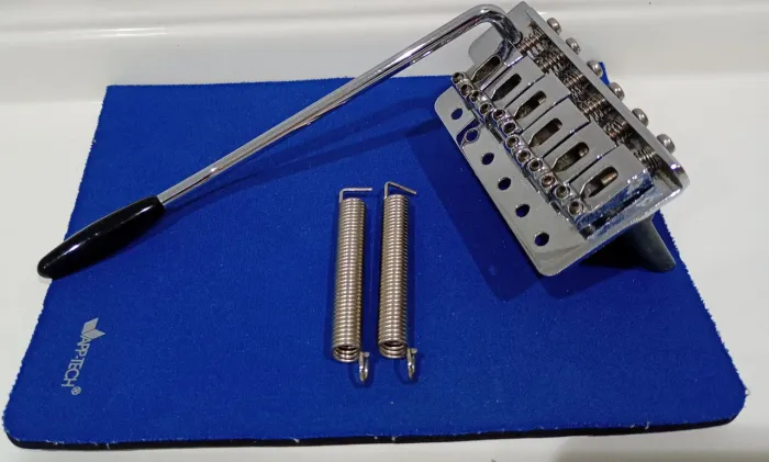 trêmulo para guitarra Stratocaster padrão Fender