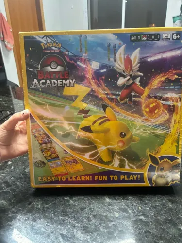 Jogo Tabuleiro Pokemon Academia Batalha Estampas Ilustradas inglês