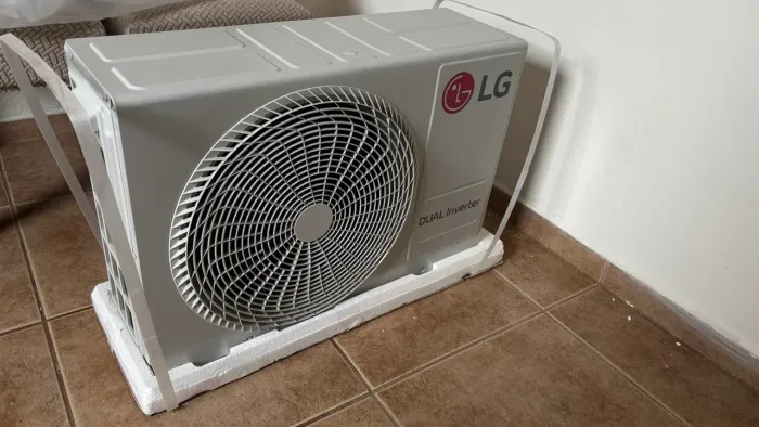 Condensadora LG Dual Inverter 12.000 BTU Quente/Frio Nova