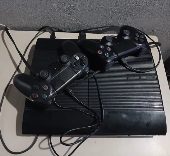 PlayStation 3 Super Slim Desbloqueado + 2 Controles (Retirada em Mãos)