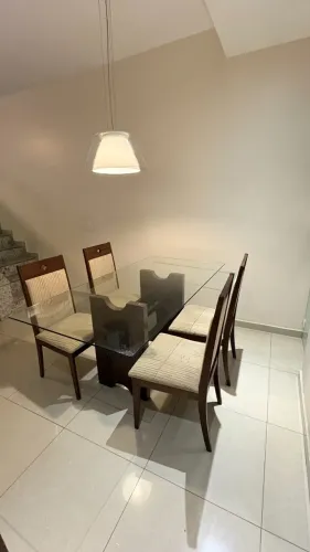 Mesa de Jantar 1,80m x 0,90m com 4 cadeiras - Tampo de vidro 10 mm