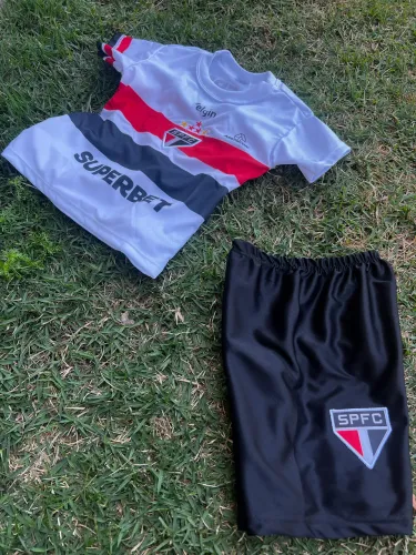 Conjunto infantil de futebol
