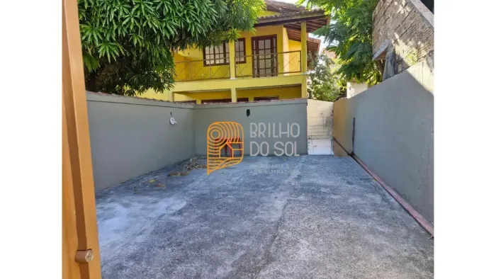 Casa Individual para Locação | 3 Quartos com Suíte e Garagem