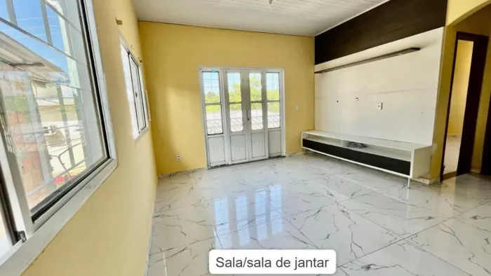 Alugo casa no coroado