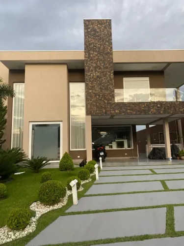 Linda Casa de Condomínio com Área de Lazer Completa  Exclusiva e Pronta para Morar
