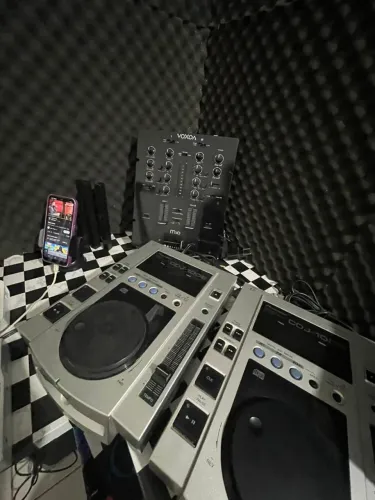 CDJ 100s