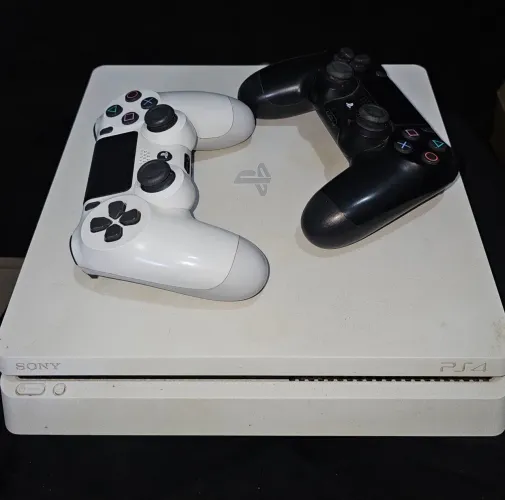 Ps4 Branco 500gb - Dois controles originais e jogos.