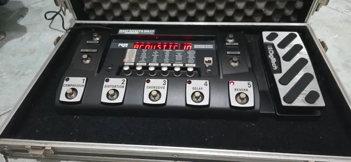 Pedaleira Digitech RP500 + Case
