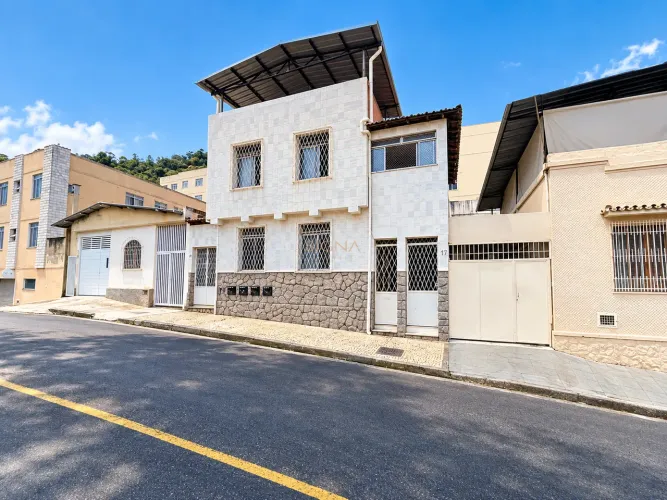Casa à venda no São Mateus com 95m², Juiz de Fora | 4 quartos | Área externa | Casa indepe