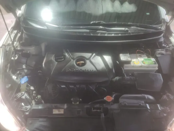 Hyundai Elantra GLS 1.8 16V Aut. 2012
