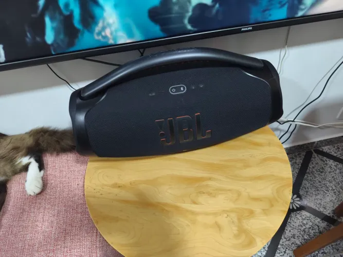 Caixa de som JBL 3 prova d'água semi-nova valor r$ 1600