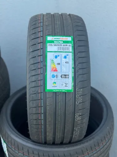 Pneu 225/30R20 NOVO