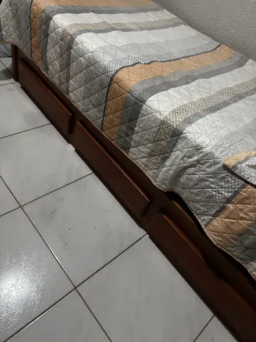 BICAMA DE MADEIRA COM 3 GAVETAS E BAÚ