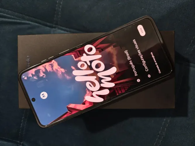 Motorola Razr 60 (12GB/256GB) Completo na Garantia - Estudo Trocas