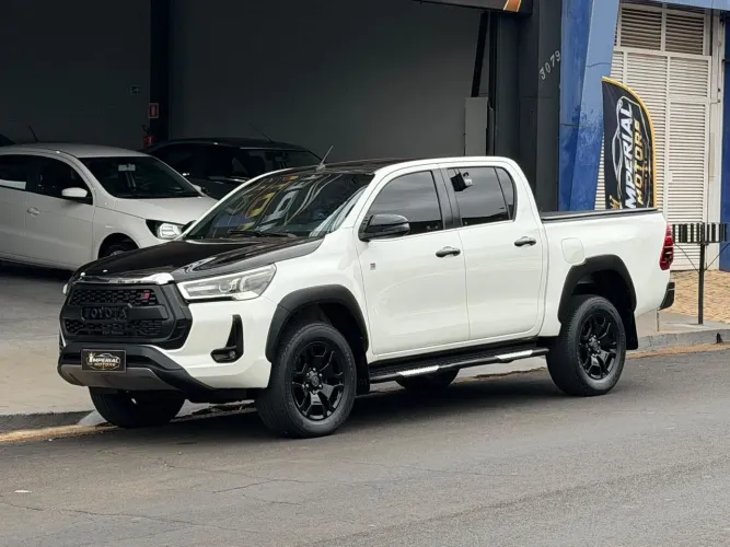 Toyota Hilux CD Gr-s 4X4 2.8 TDI Dies. Aut. 2020