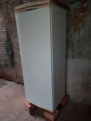 Freezer vertical 260 l parcela oito vezes no cartão