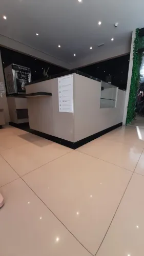 Balcão de Atendimento com vitrine