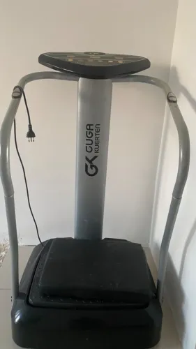 Plataforma vibratória para exercício Guga Kuerten