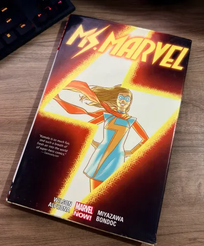 HQ Ms Marvel vol 2 (edição em inglês)