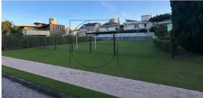 Terreno de 600m2 em Jurerê, Florianópolis