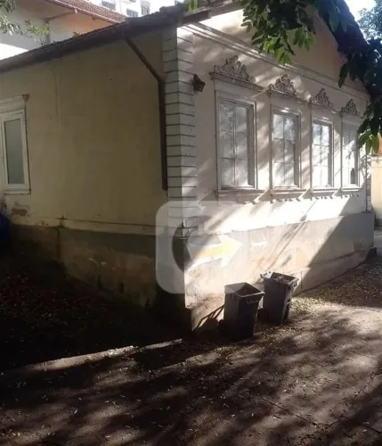 Terreno de 1102m² com estacionamento na Estácio