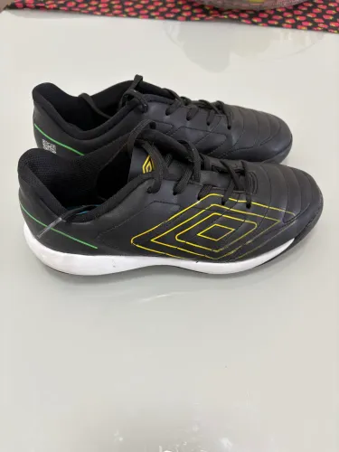 Chuteira umbro infantil