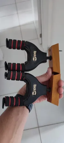 Suporte de parede com base de madeira e trava automatica para guitarra, baixo, violão...
