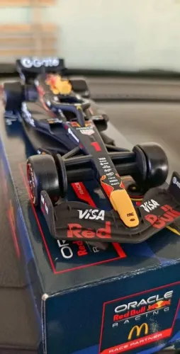 Red Bull F1 1:43 Oracle Racing - Edição McDonald?s
