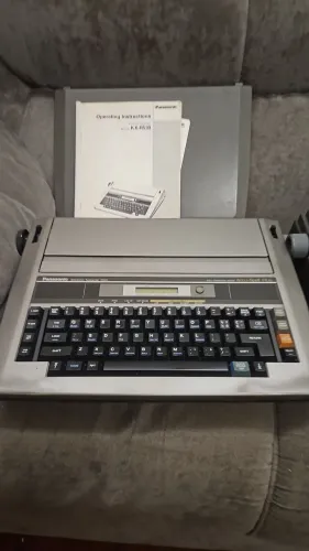 Maquina de escrever elétrica Panasonic 