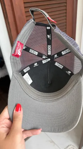 Boné cinza New Balance