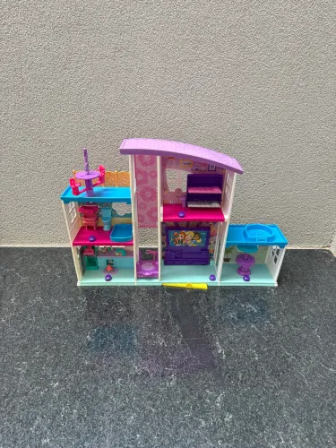Casinha de brinquedo da polly