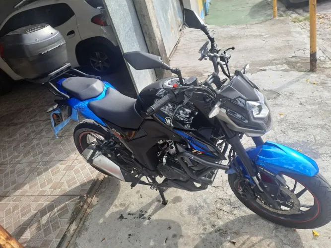 Haojue DR160 2024 ,preta com baú e protetor de carenagem,  suspensao dianteiro invertido 