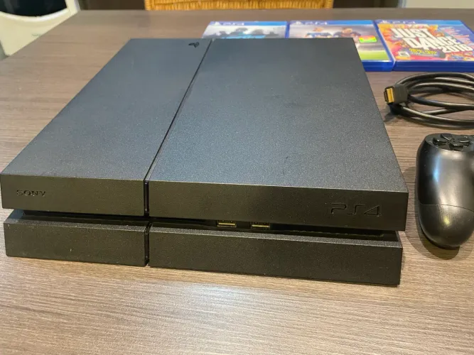 PS4 500 gb + 2 controles + PS Câmera + jogos