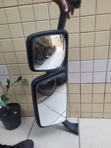 Retrovisor do lado direito (Mercedes 2546 actros 2013)
