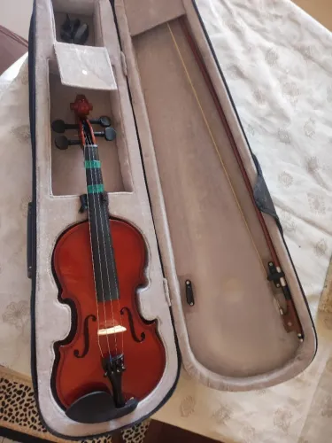 Violino completo com case marca marinos em perfeito estado junto com afinador digital