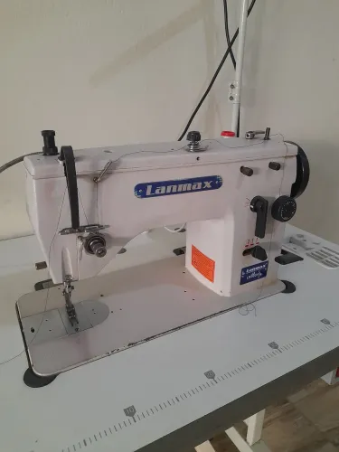 Maquina de costura industrial, reta e zig gaz . Valor 1.900