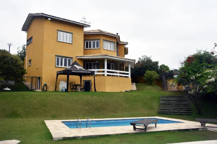 Casa de condomínio à venda na Granja Vianna - SP.