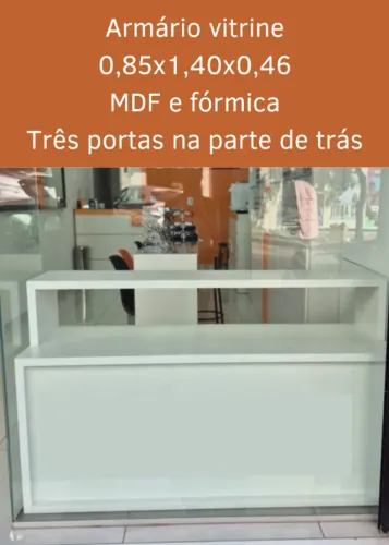 Armário vitrine