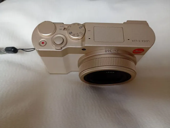 Vendo máquina de fotografar marca Leica super nova