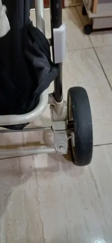 VENDO CARRINHO SEMI NOVO PARA BEBÊ
