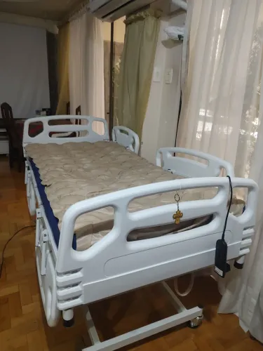 Cama hospitalar motorizada
