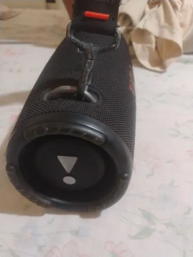 Caixa jbl charge