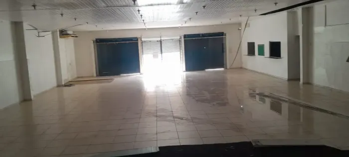 Alugo excelente ponto comercial de 450m² no bairro Planalto próximo ao Parque Mosaico